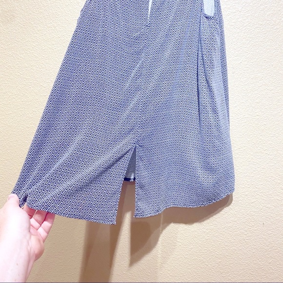 Old Navy Women’s Navy Blue And White Top With Back Button Closure - Picture 3 of 5